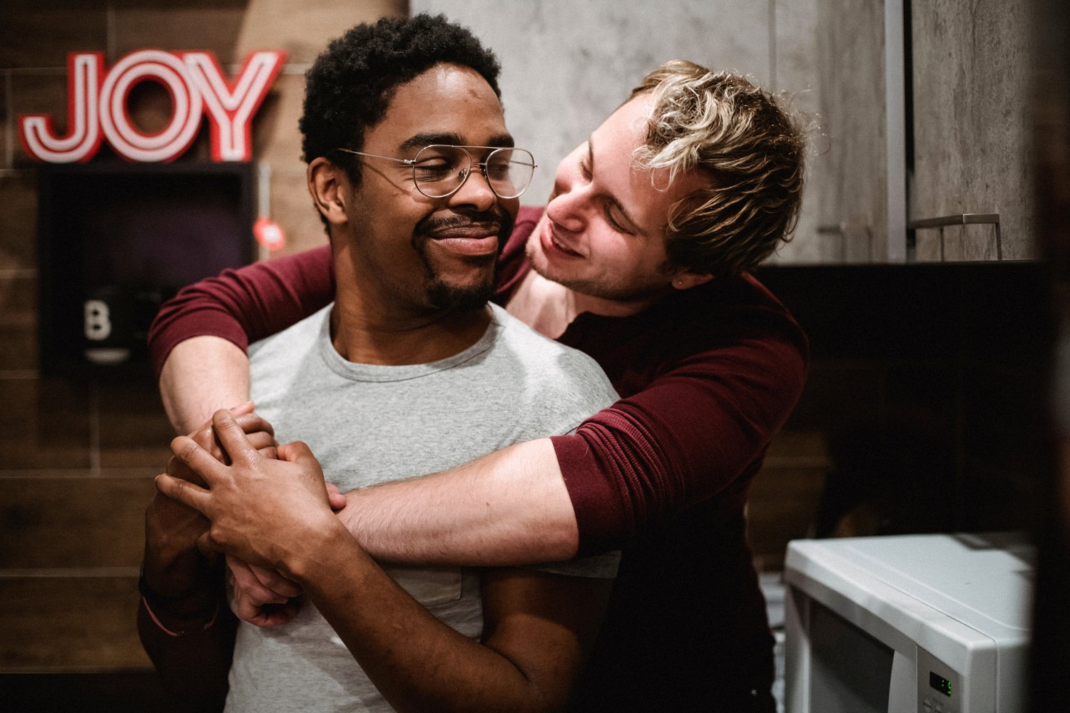 couple hugging after relationship coach certification in 2023