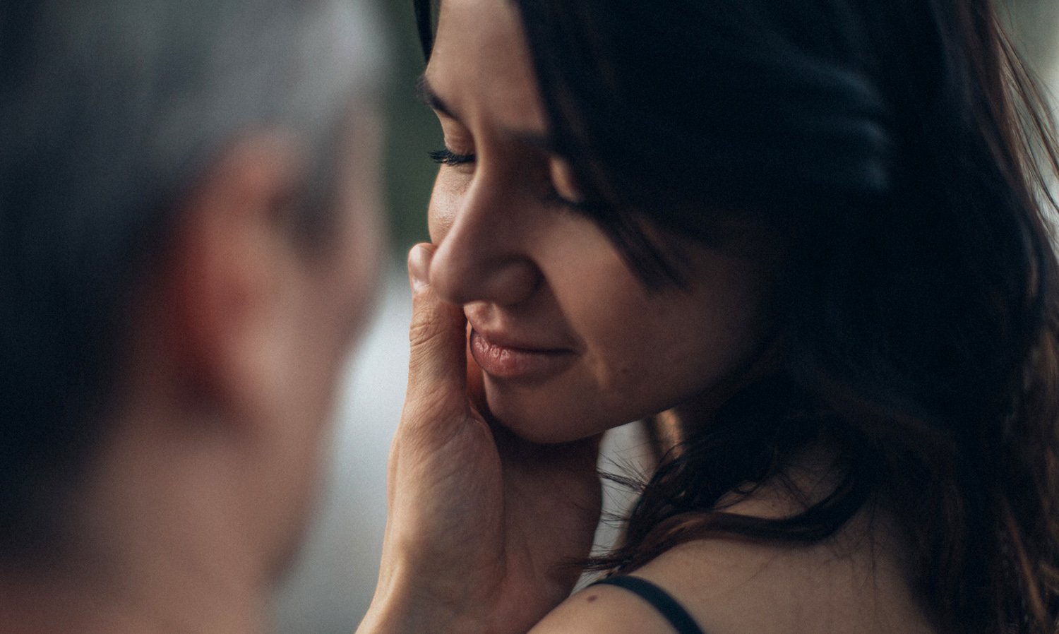 Intimate couple during a couples therapy training