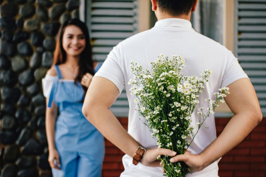 What is a dating coach